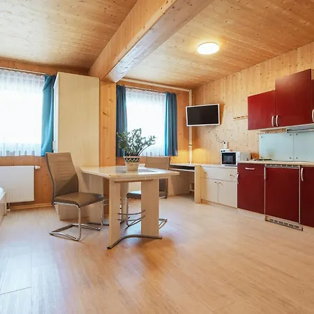 Gaestehaus Aquilin 아파트호텔