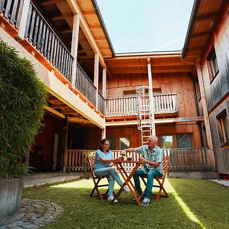 Gaestehaus Aquilin 아파트호텔 장크트푈텐